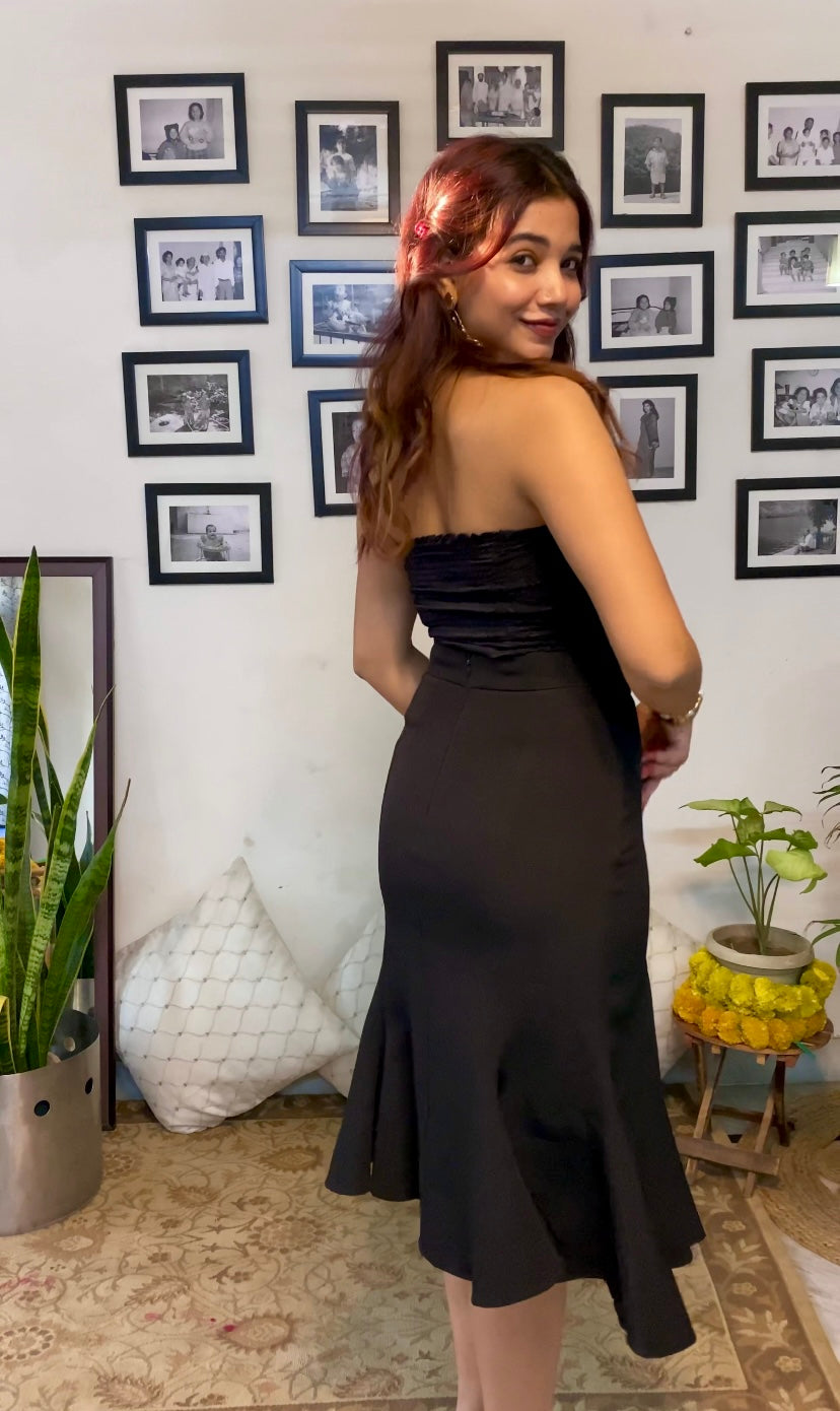 Black Mermaid Skirt for Women – Elegant Mermaid Silhouette Midi